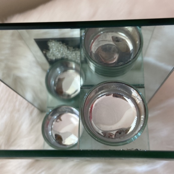 Elegant butterfly candle holder - Picture 3 of 3